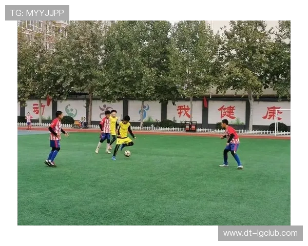 为足球赛场的精彩胜利高声欢呼热烈鼓掌点燃无尽激情瞬间时刻绽放