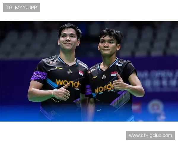 印尼男双选手挑战极限跳舞足球 展现炫技与团队默契 印尼男双选手挑战极限跳舞足球 展现炫技与团队默契