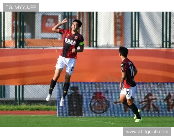 中甲赛场卡洛斯奋战绿茵全力以赴展现非凡足球激情与实力风采魅力 中甲赛场卡洛斯奋战绿茵全力以赴展现非凡足球激情与实力风采魅力