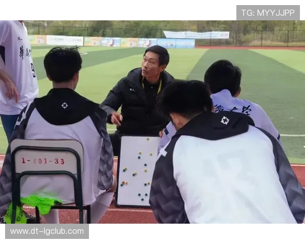 神木八中足球队的幕后英雄是谁 了解这位热心教学的足球老师